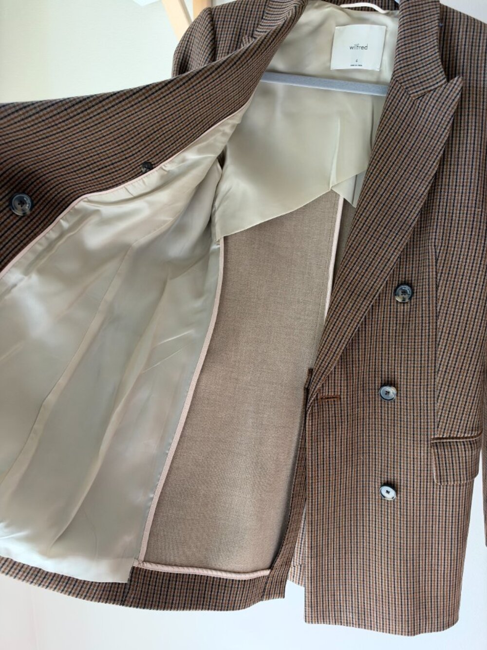 Aritzia Wilfred Margaux Plaid 70s Double Breasted Blazer - Picture 4 of 6